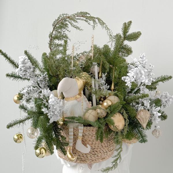 Композиция Новогодняя композиция с гномом купить в Москве