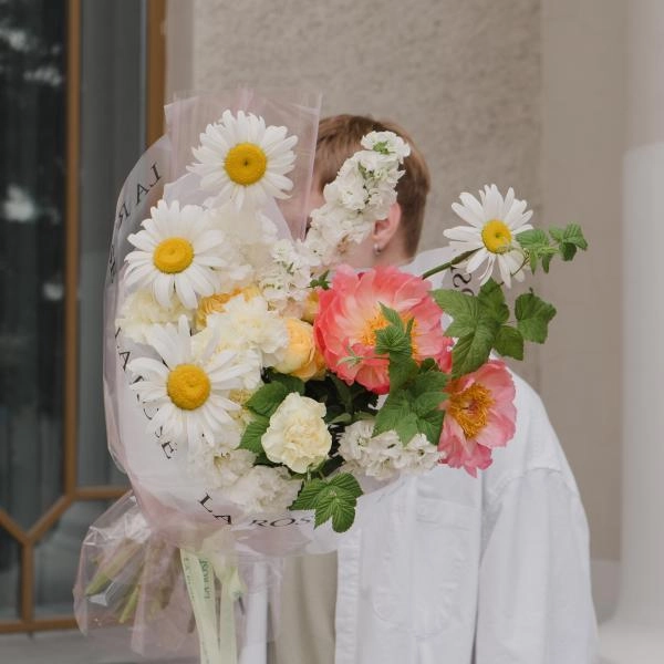 Букет Букет с ромашками и корал купить в Москве