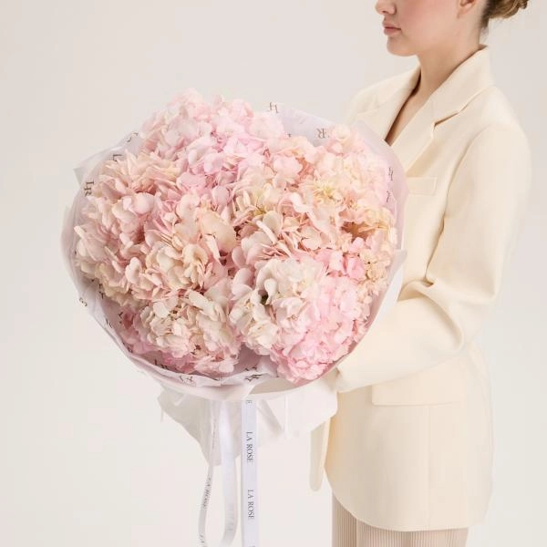 Букет Монобукет из розовых гортензий купить в Москве