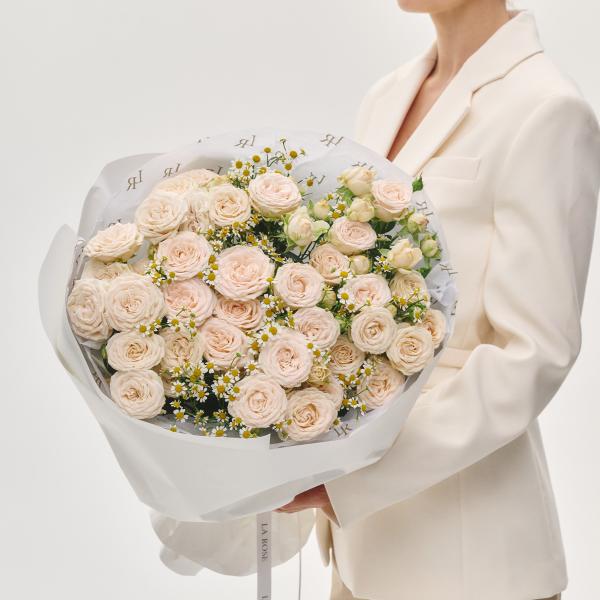 Дуобукет из кустовой розы Sophie с ромашками Букет Дуобукет из кустовой розы Sophie с ромашками купить в Москве