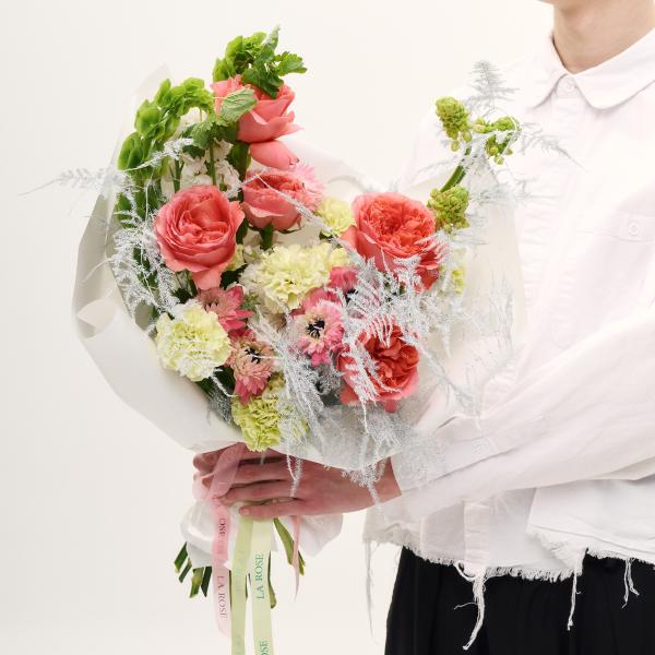 Букет Авторский букет с розовыми розами купить в Москве