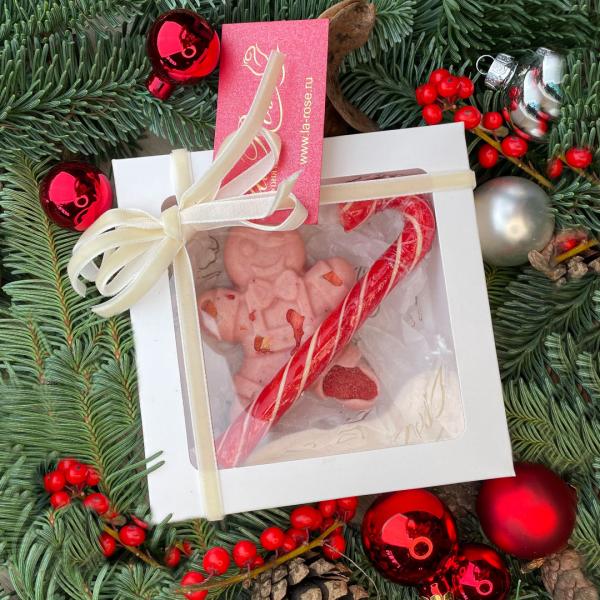 Новогодний бельгийский шоколад «Пряничный человечек розовый» купить в Москве