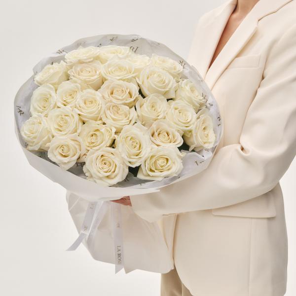 Монобукет из белых роз Playa Blanka купить в Москве
