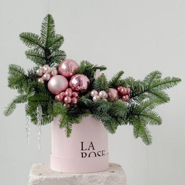 Композиция Новогодняя композиция в шляпной коробке «Девочка на луне» купить в Москве