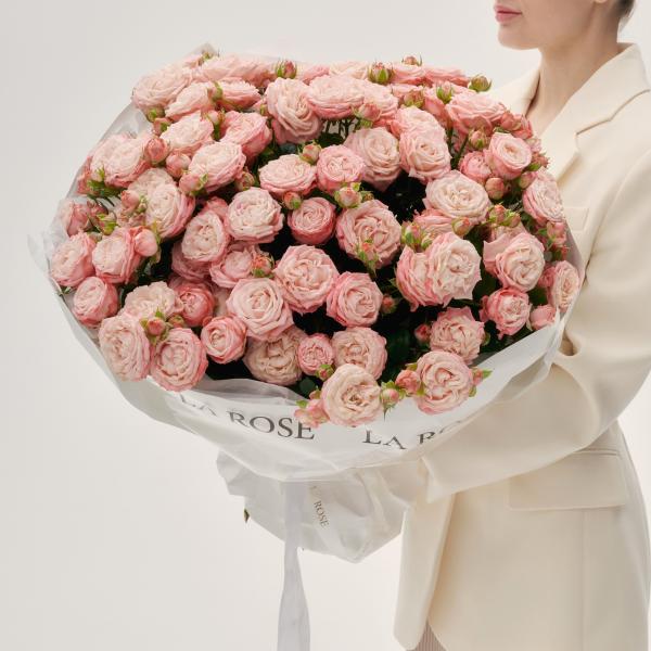 Букет Монобукет из кустовой розы Madam Bombastic купить в Москве