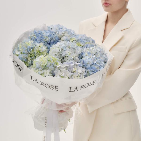 Букет Монобукет из голубых гортензий купить в Москве