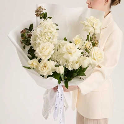 Большой букет с нарциссами и тюльпанами