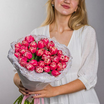 Букет Французские махровые малиновые тюльпаны купить в Москве