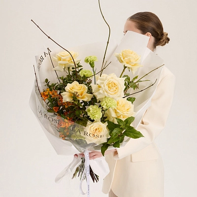 Весенний букет с пионовидными розами