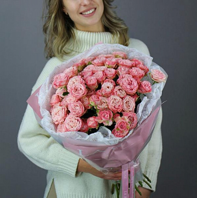 Монобукет из кустовой розы Madam Bombastic 15 шт купить в Москве