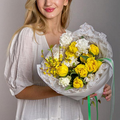 Дуобукет из тюльпанов и эустомы купить в Москве